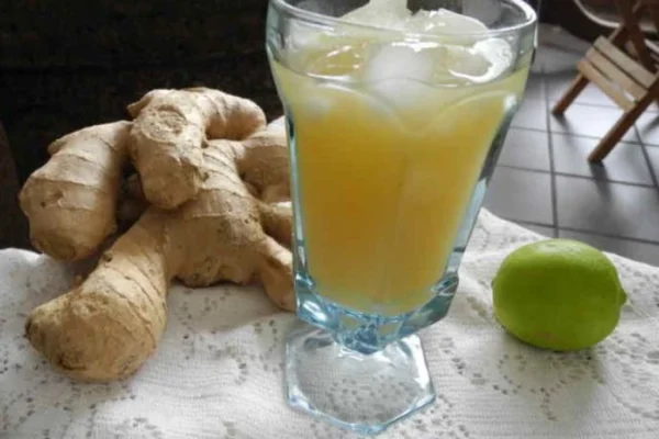Sucos Desintoxicantes com Gengibre e Limão