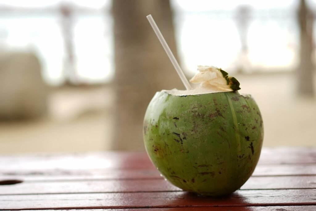 Suco de Coco Verde: Receita Completa e Benefícios Naturais